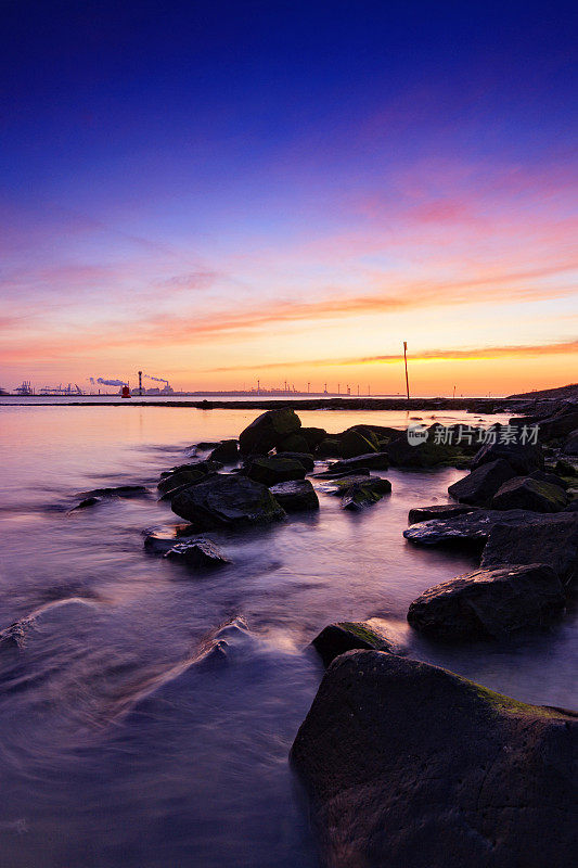 neuwe Waterweg河沿岸多变的海景